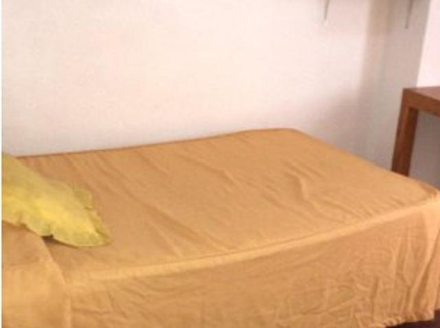 Se alquila habitación en piso de 4 habitaciones en Granada