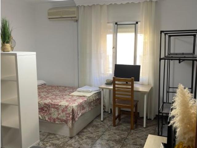 Se alquila habitación en piso de 4 habitaciones en Huelin, Málaga
