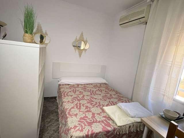 Se alquila habitación en piso de 4 habitaciones en Huelin, Málaga
