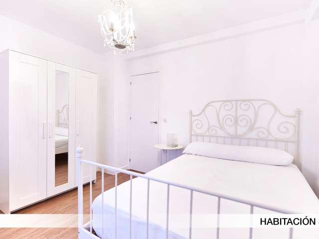 Se alquila habitación en piso de 4 habitaciones en Macarena, Sevilla