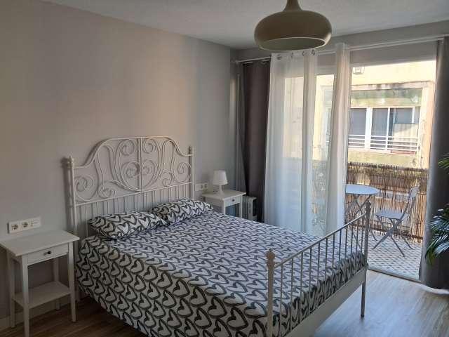 Se alquila habitación en piso de 4 habitaciones en Mercado, Alicante