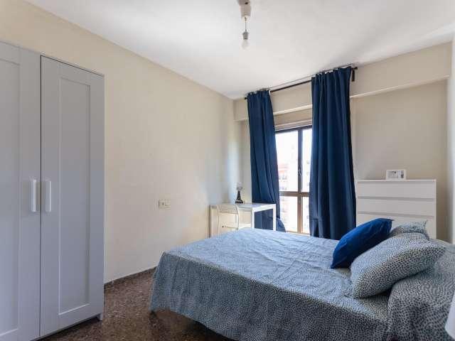 Se alquila habitación en piso de 4 habitaciones en Mestalla, Valencia