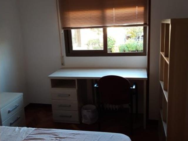 Se alquila habitación en piso de 4 habitaciones en Rosas, Madrid
