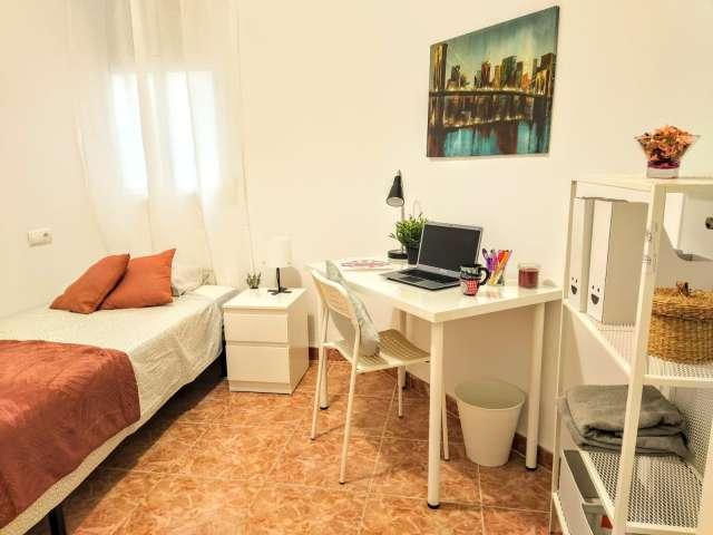 Se alquila habitación en piso de 4 habitaciones en Russafa, Valencia