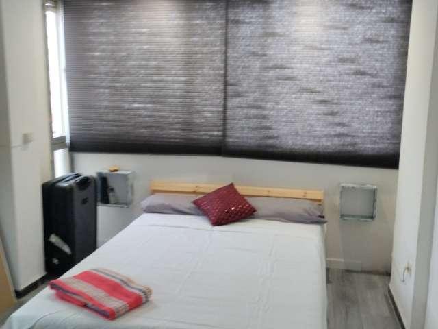 Se alquila habitación en piso de 4 habitaciones en Sevilla, Sevilla