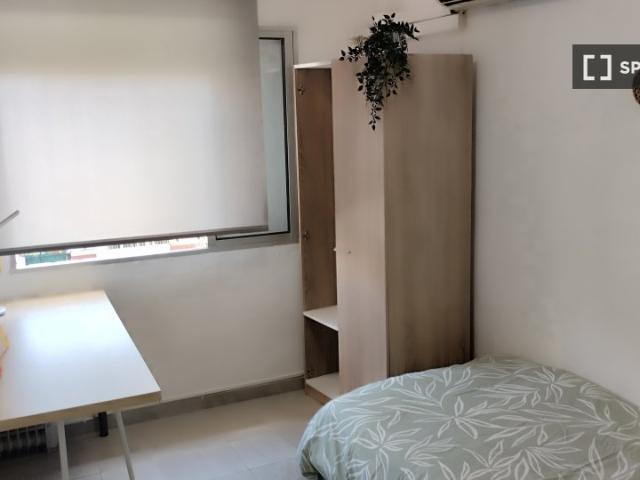 Se alquila habitación en piso de 4 habitaciones en Sevilla, Sevilla