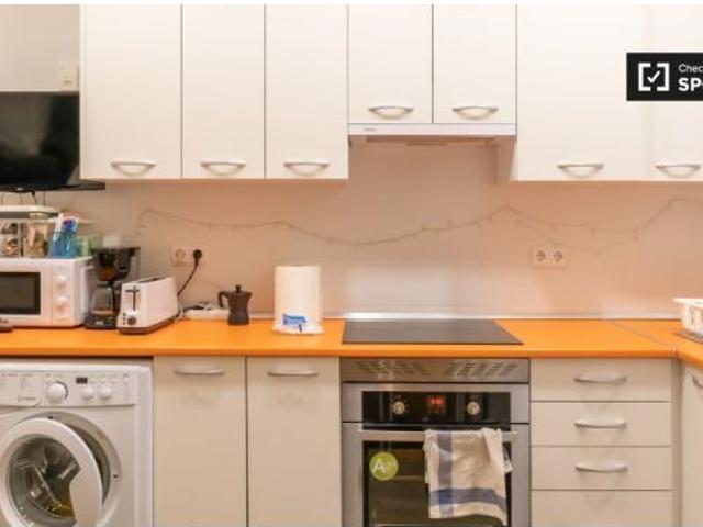 Se alquila habitación en piso de 5 dormitorios en Argüelles, Madrid