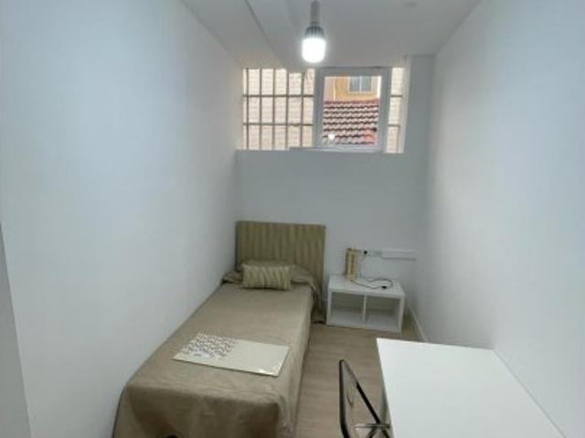 Se alquila habitación en piso de 5 dormitorios en Chamberí, Madrid