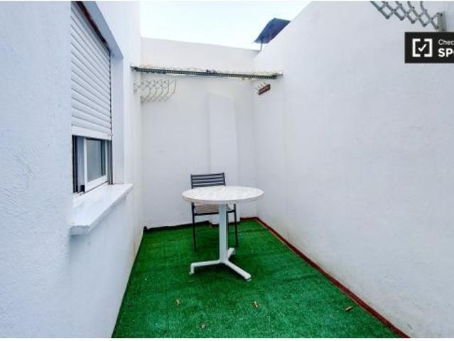 Se alquila habitación en piso de 5 dormitorios en Valencia