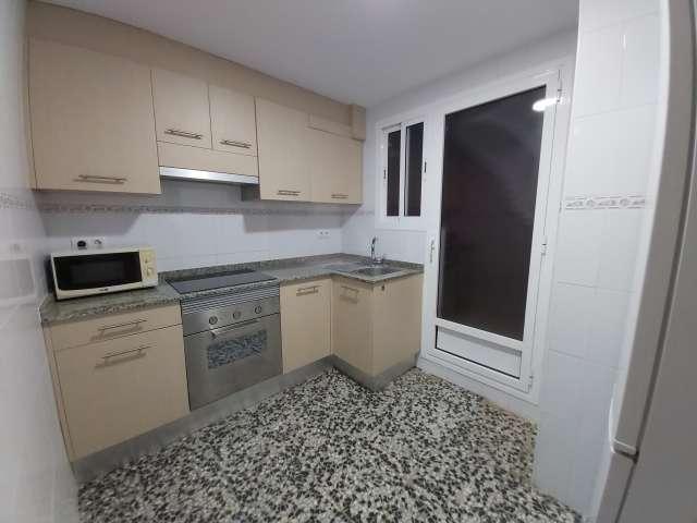 Se alquila habitación en piso de 5 dormitorios en Valencia