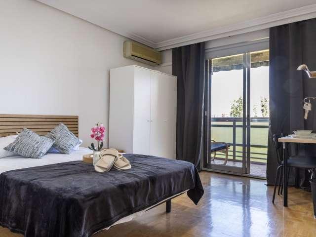 Se alquila habitación en piso de 5 habitaciones, Vista Alegre, Madrid