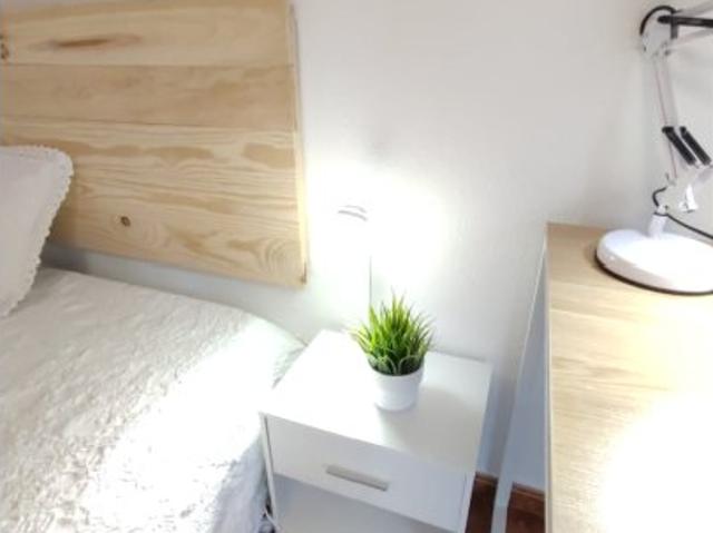 Se alquila habitación en piso de 5 habitaciones en Valladolid