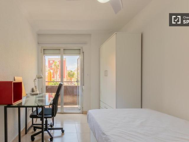 Se alquila habitación en piso de 5 habitaciones en Albors, Valencia
