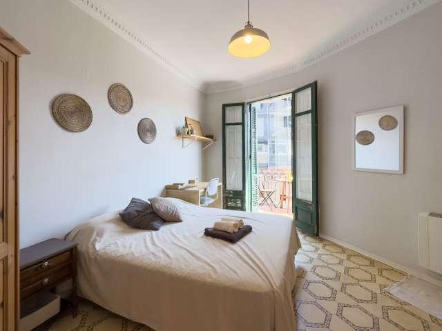 Se alquila habitación en piso de 5 habitaciones en Barcelona