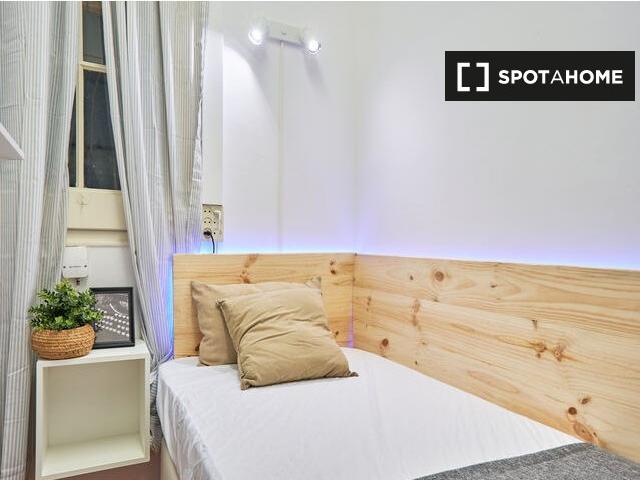 Habitación en piso de 5 camas en El Fort Pienc, Barcelona