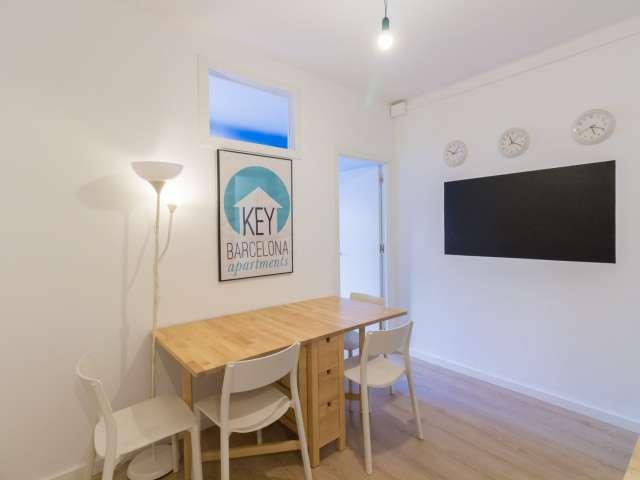 Se alquila habitación en piso de 5 habitaciones en Barcelona