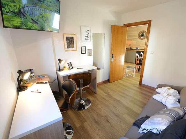 Se alquila habitación en piso de 5 habitaciones en Bilbao