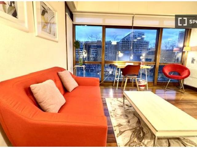 Se alquila habitación en piso de 5 habitaciones en Bilbao