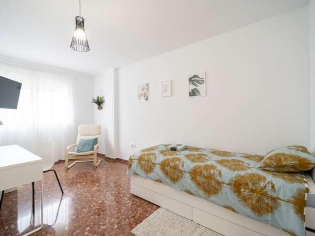 Se alquila habitación en piso de 5 habitaciones en Burjassot, Valencia