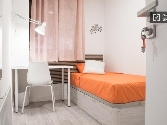 Habitación en piso compartido en alquiler en Vista Alegre, Madrid