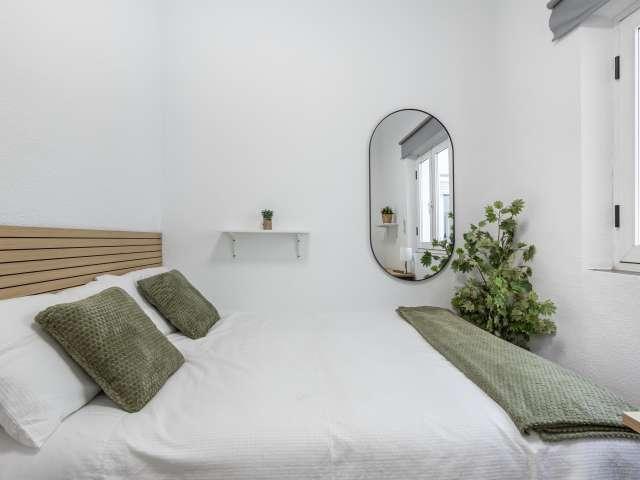 Se alquila habitación en piso de 5 habitaciones en Centro, Granada