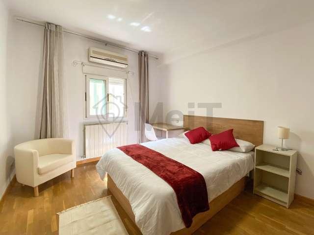 Se alquila habitación en piso de 5 habitaciones en Chamartín, Madrid