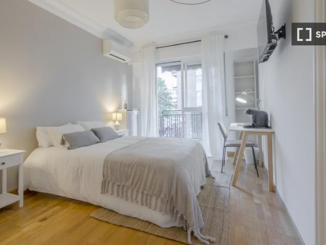 Se alquila habitación en piso de 5 habitaciones en Chamartín, Madrid