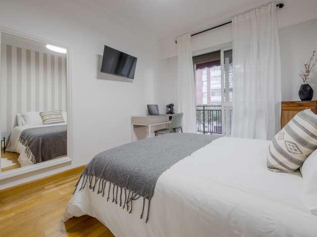 Se alquila habitación en piso de 5 habitaciones en Chamartín, Madrid