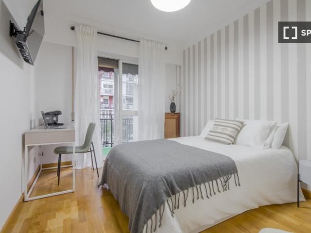 Se alquila habitación en piso de 5 habitaciones en Chamartín, Madrid
