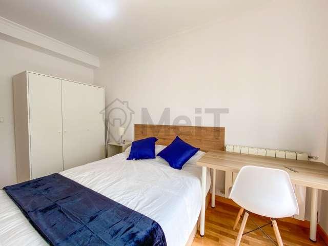 Se alquila habitación en piso de 5 habitaciones en Chamartín, Madrid