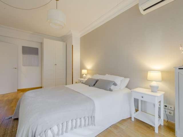 Se alquila habitación en piso de 5 habitaciones en Chamartín, Madrid