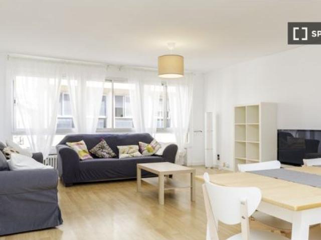 Se alquila habitación en piso de 5 habitaciones en el Casco Antiguo de Zaragoza