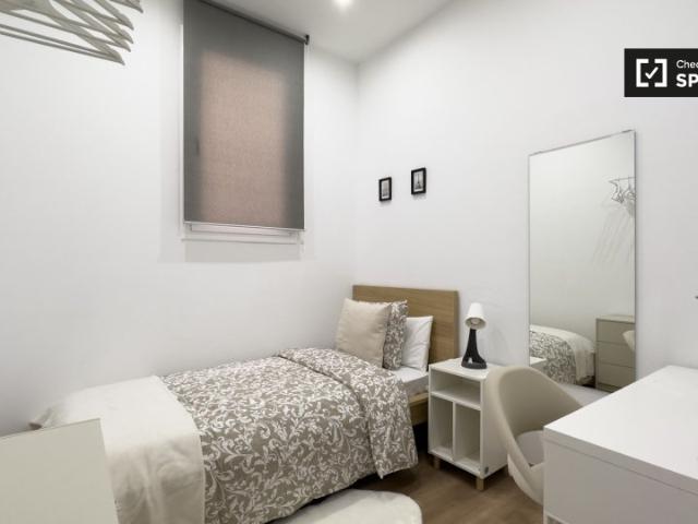 Habitación en piso compartido de 5 habitaciones, El Raval