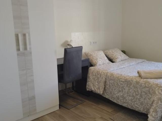 Habitación en piso compartido de 5 habitaciones en Los Ángeles, Madrid