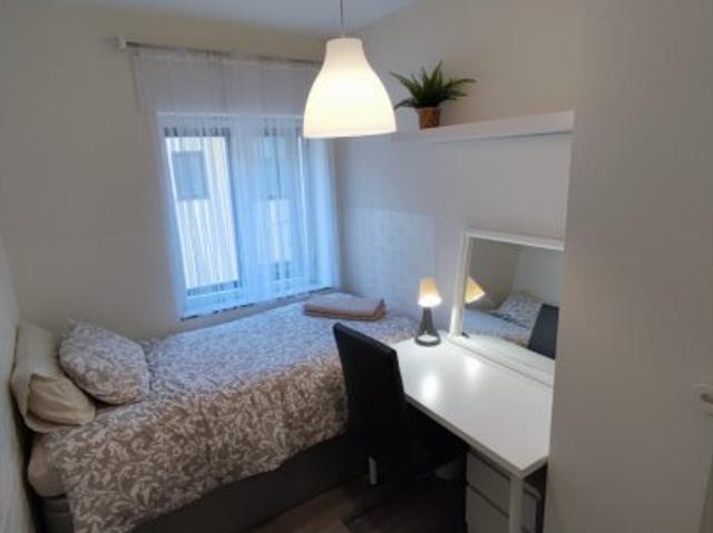 Habitación en piso compartido de 5 habitaciones en Los Ángeles, Madrid