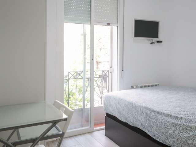 Se alquila habitación en piso de 5 habitaciones en Portazgo, Madrid