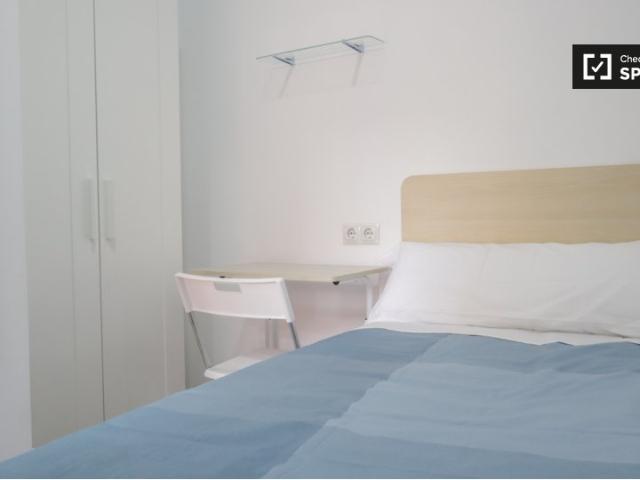 Se alquila habitación en piso de 5 habitaciones en Portazgo, Madrid