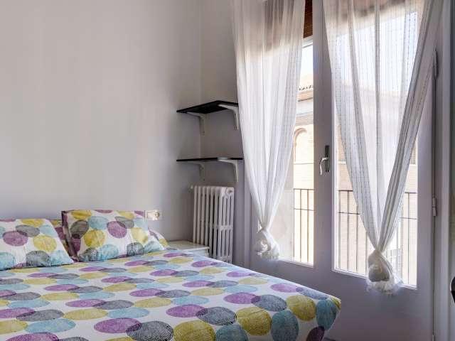 Se alquila habitación en piso de 6 dormitorios en Plaza San Francisco
