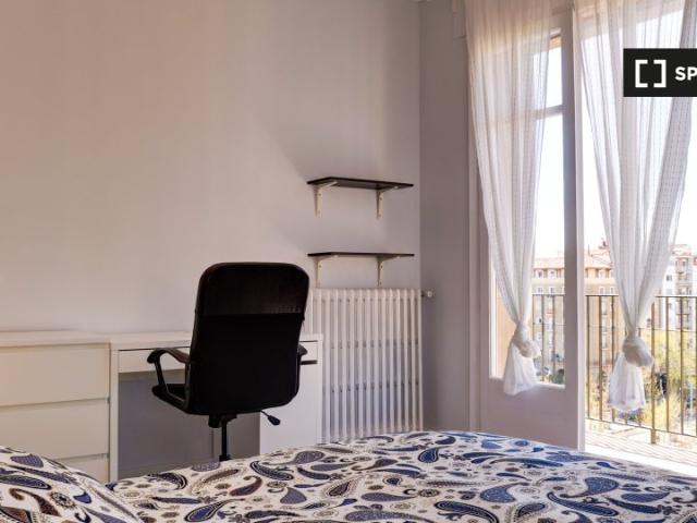Se alquila habitación en piso de 6 dormitorios en Plaza San Francisco