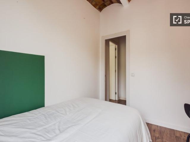 Habitación en piso de 6 habitaciones en alquiler en el Poble Sec, Barcelona