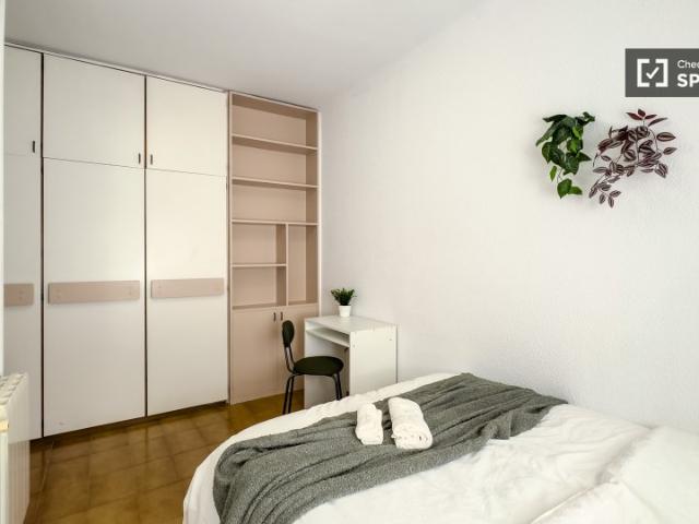 Se alquila habitación en piso compartido en el Congrés i els Indians