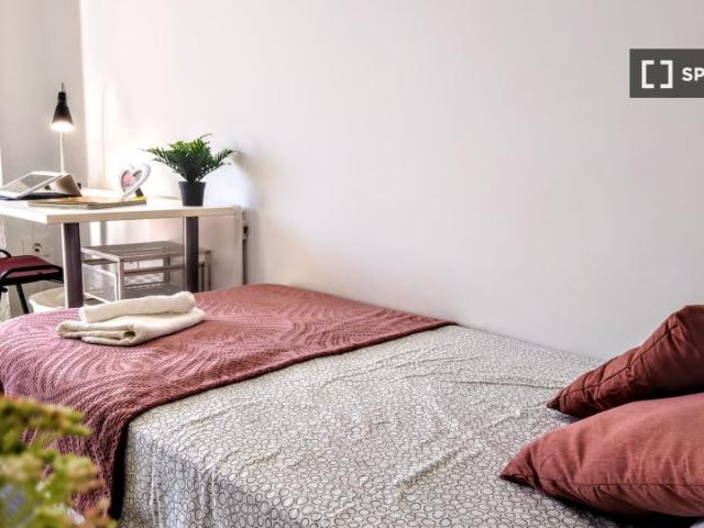 Se alquila habitación en piso de 6 habitaciones en Burjassot, Valencia