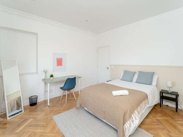Se alquila habitación en piso de 6 habitaciones en Chamartín, Madrid