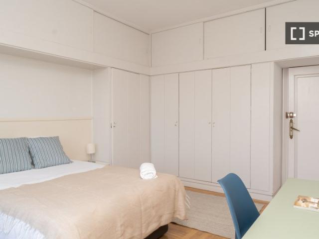 Se alquila habitación en piso de 6 habitaciones en Chamartín, Madrid