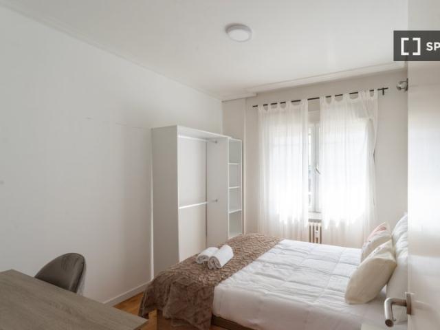 Se alquila habitación en piso de 6 habitaciones en Chamberí, Madrid