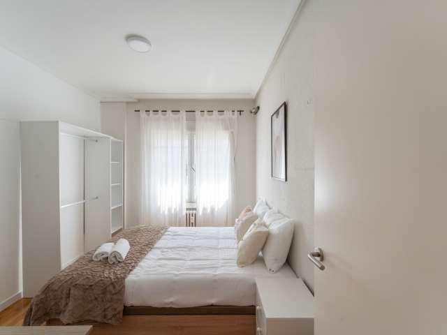 Se alquila habitación en piso de 6 habitaciones en Chamberí, Madrid
