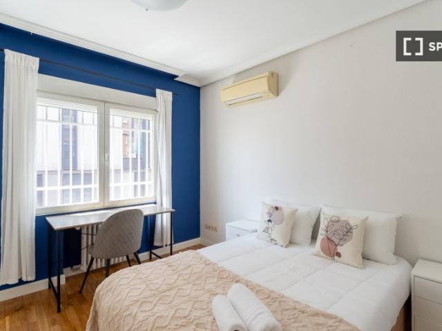 Se alquila habitación en piso de 6 habitaciones en Chamberí, Madrid