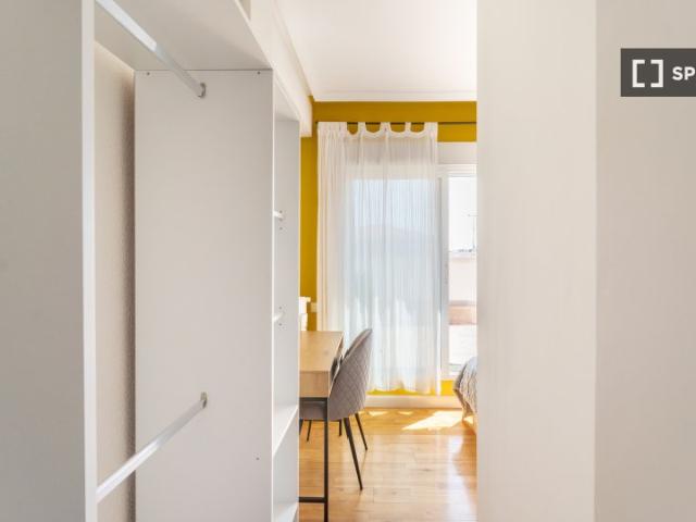 Se alquila habitación en piso de 6 habitaciones en Chamberí, Madrid