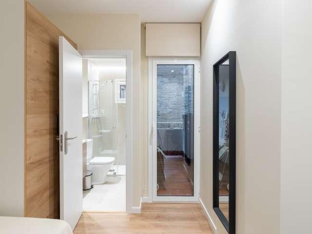 Se alquila habitación en piso de 6 habitaciones en La Dreta de l'Eixample