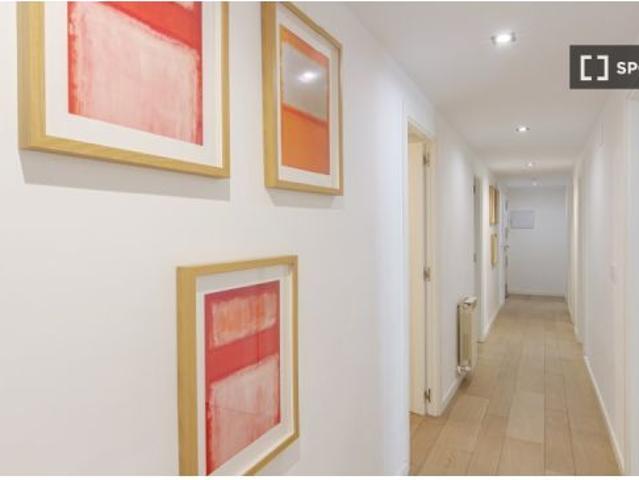 Se alquila habitación en piso de 6 habitaciones en Ópera, Madrid